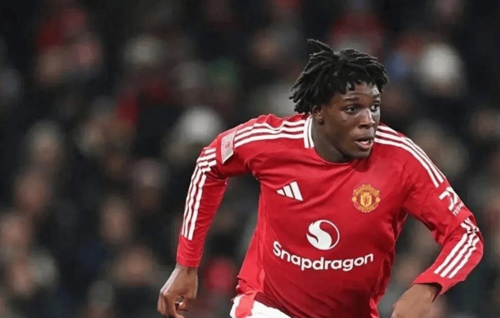 2500万抢邓弗里斯？曼联甩8500万桑乔，今夏能逆袭？