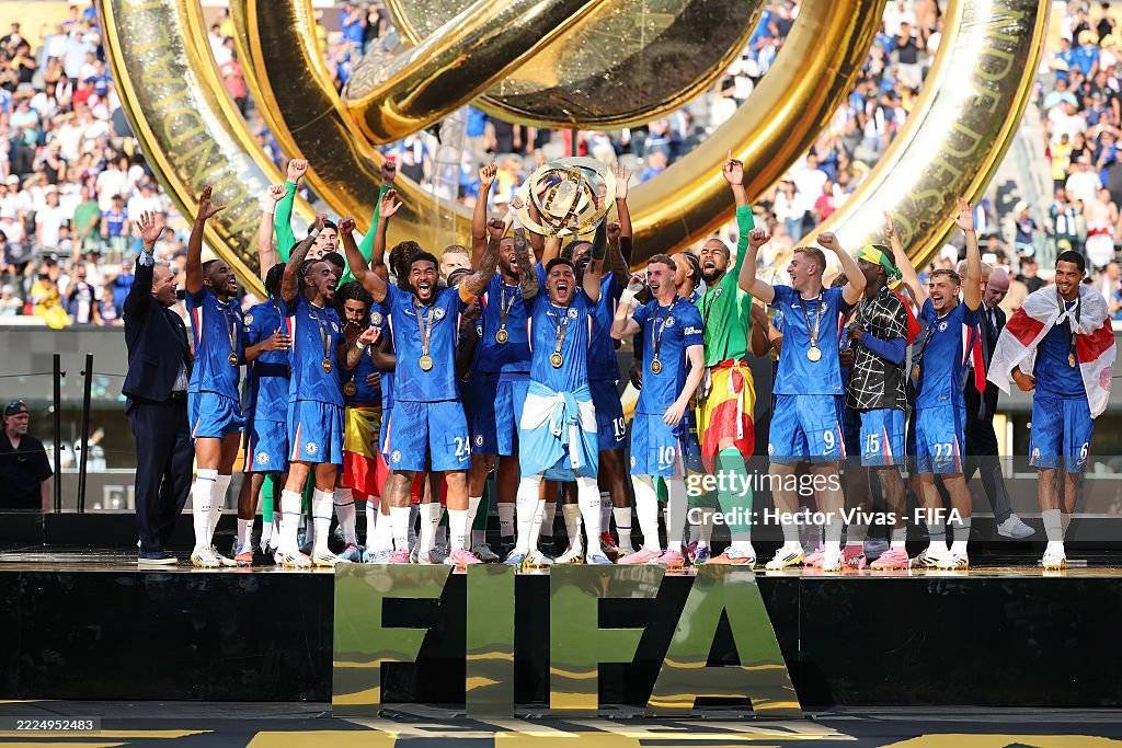 蒂芙尼祝贺切尔西夺得国际足联俱乐部世界杯奖杯